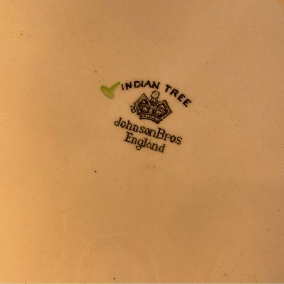 Indian Tree (Green Key, Cream-Off White)
by JOHNSON BROTHERS
Length: 14 1/8 in - Picture 10 of 11